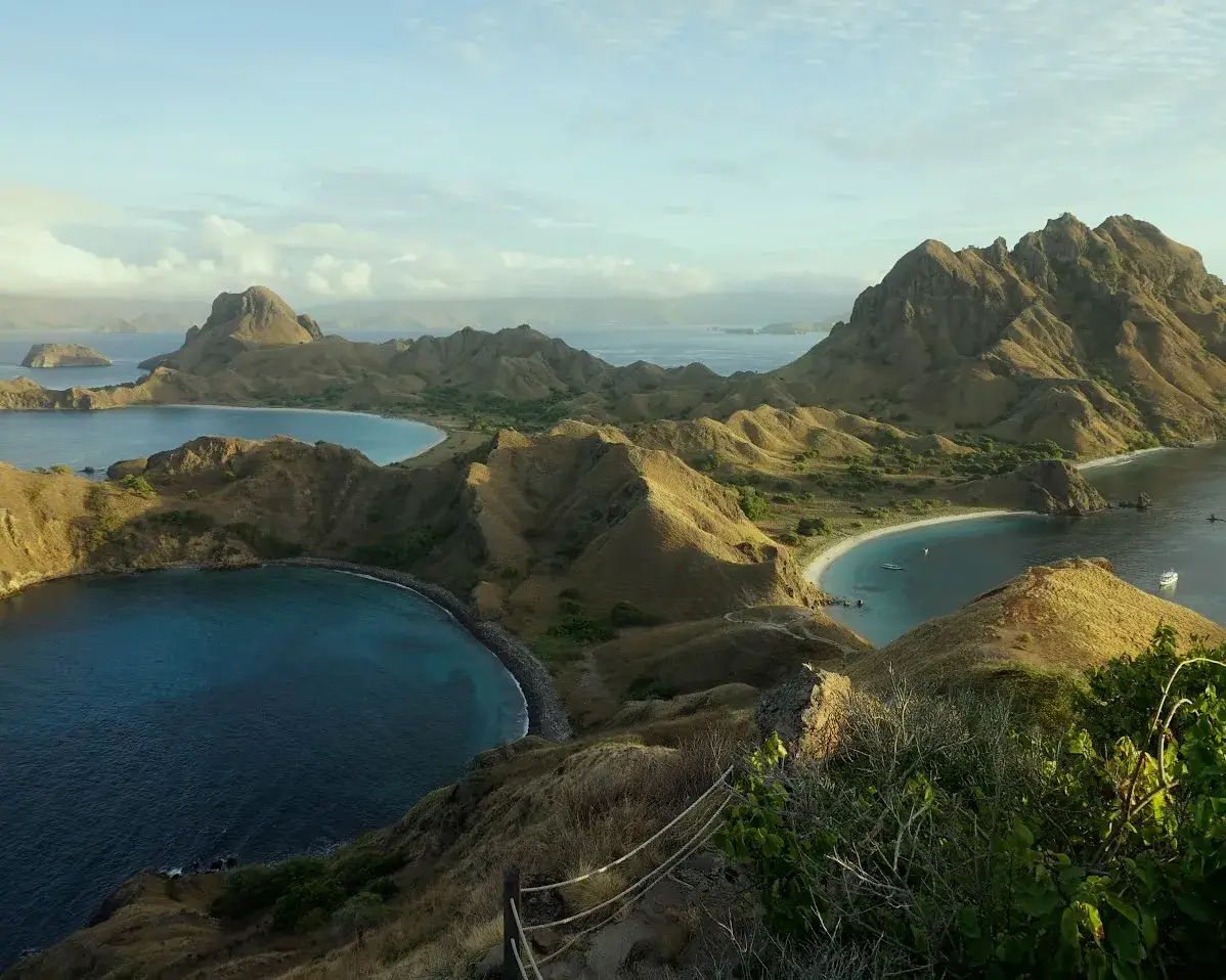 komodo resorts on Padar Island